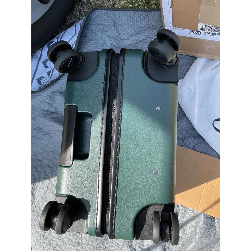 !!!SOLD!!! Quince Compact Carry-On Dark Green NIB NWT - Picture 3 of 6